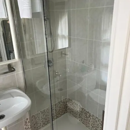 Zeus Guest house